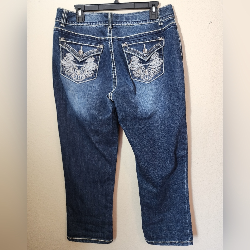 EUC Nine West "Date Night Fit" Capri Jeans - Picture 2 of 6